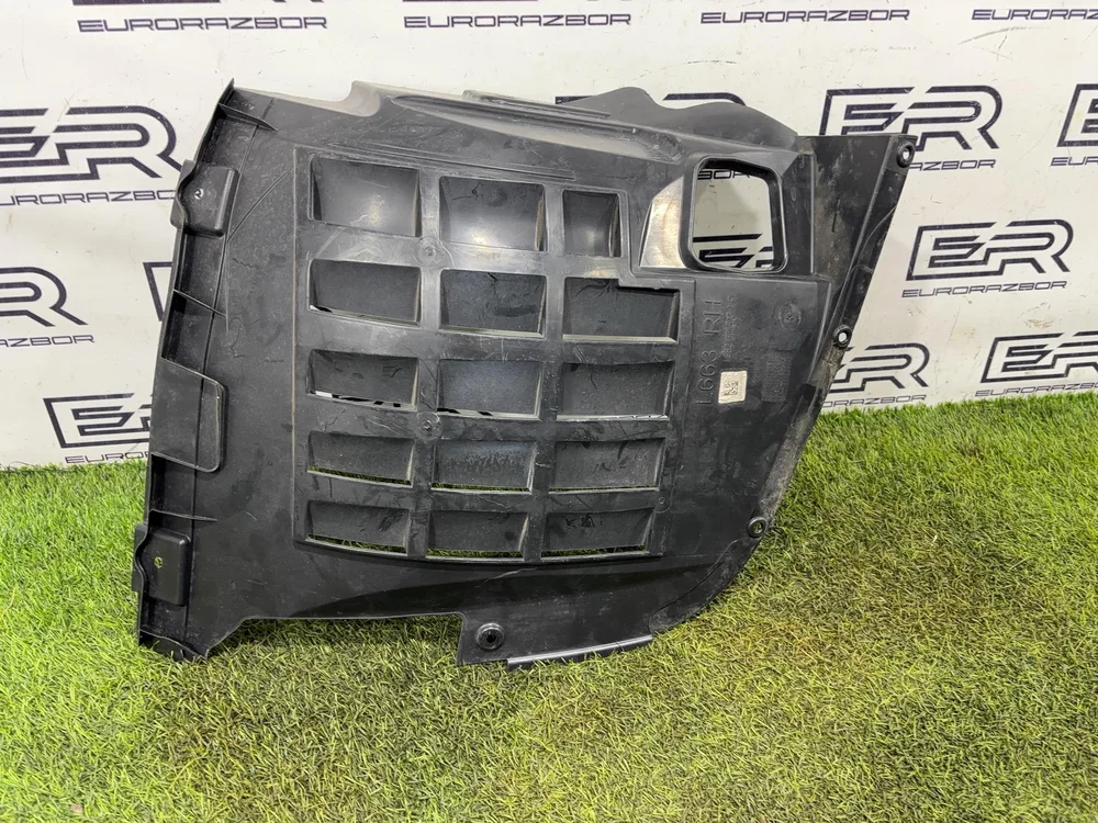 Подкрылок передний правый Land Rover Defеndеr 2