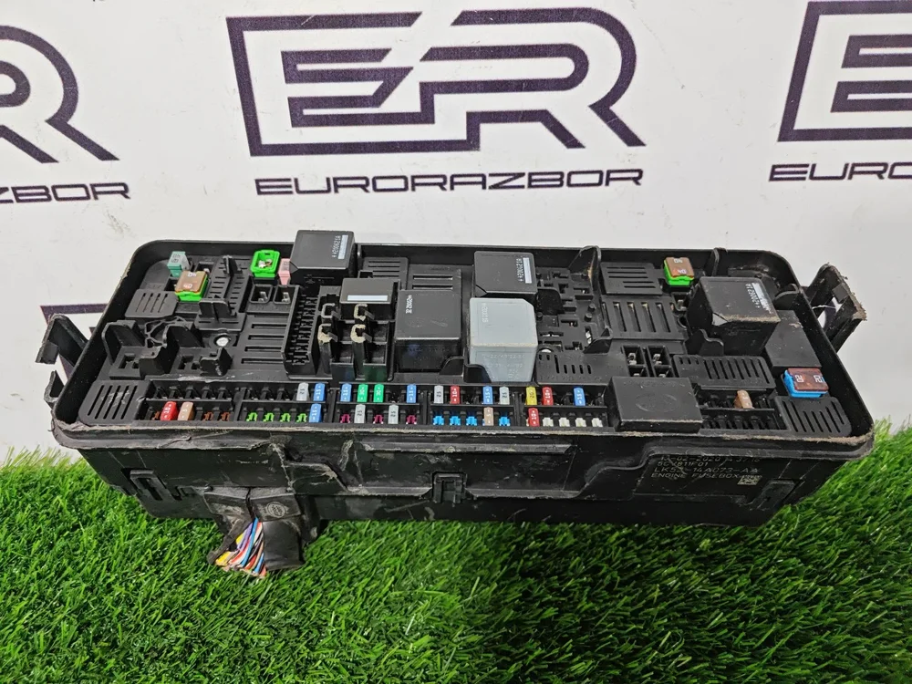 Блок предохранителей Range Rover Sport L494